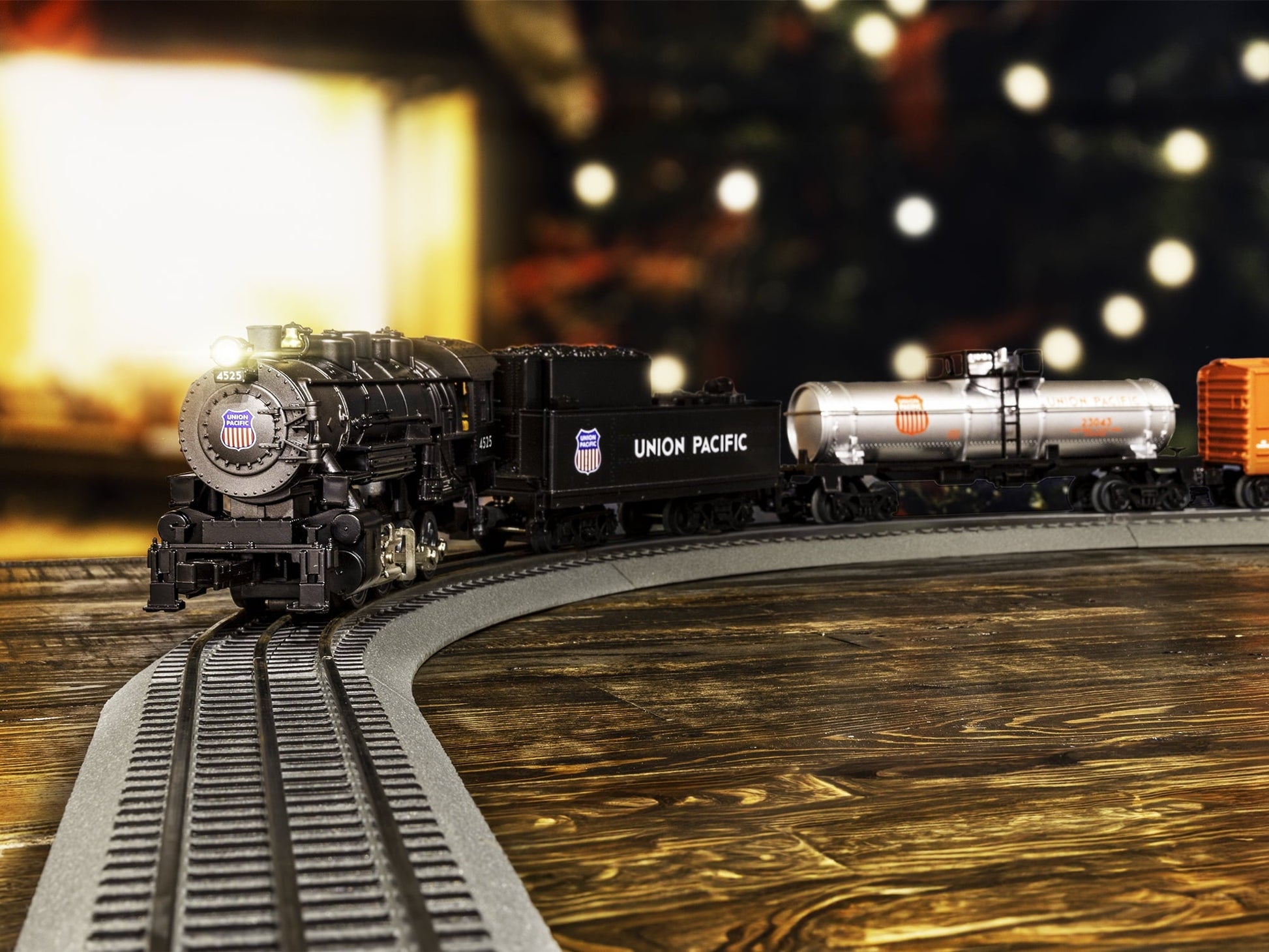 Lionel Union Pacific Flyer LionChief O Gauge Train Set with Bluetooth 5.0 and Remote for Ages 14+